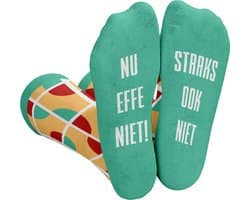 Silly Soles - Grappige Cadeaus voor Mannen en Dames - Straks Ook Niet - One Size Sokken met Tekst - Huissokken - Verjaardag - Geschenk Heren, Vrouwen, Vader, Papa, Moeder, Mama, Vriendin, Zus, Oma - Originele Cadeautjes Volwassenen